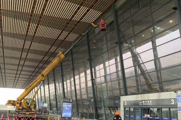 通山玻璃幕墙维护和保养